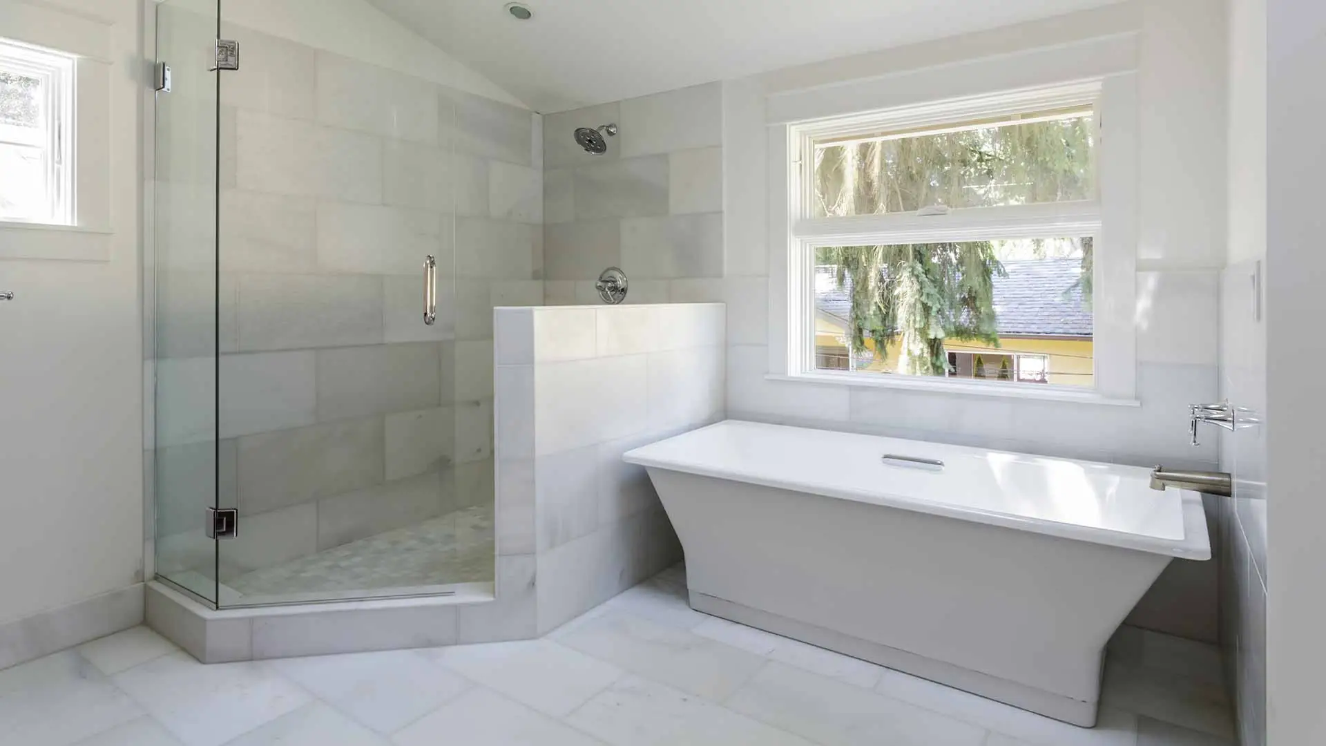 Bathtub & Shower Choices Available When Remodeling Your Bathroom