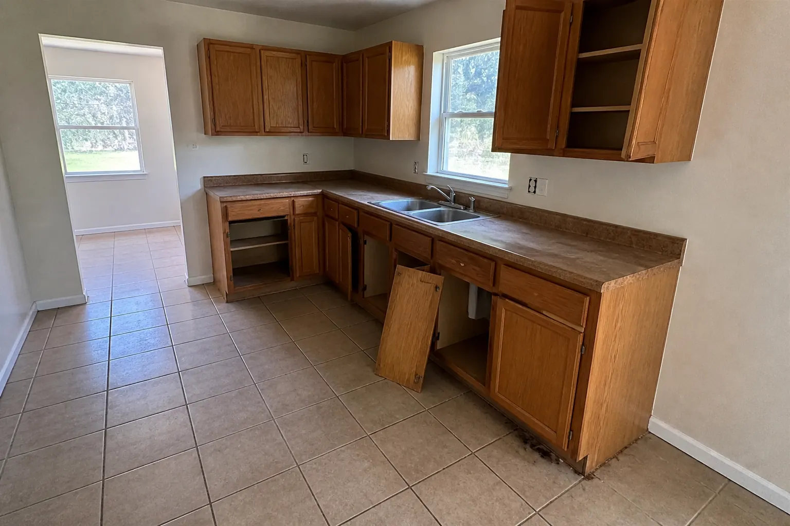 Dated oak kitchen cabinets in Plant City FL before kitchen cabinet replacement