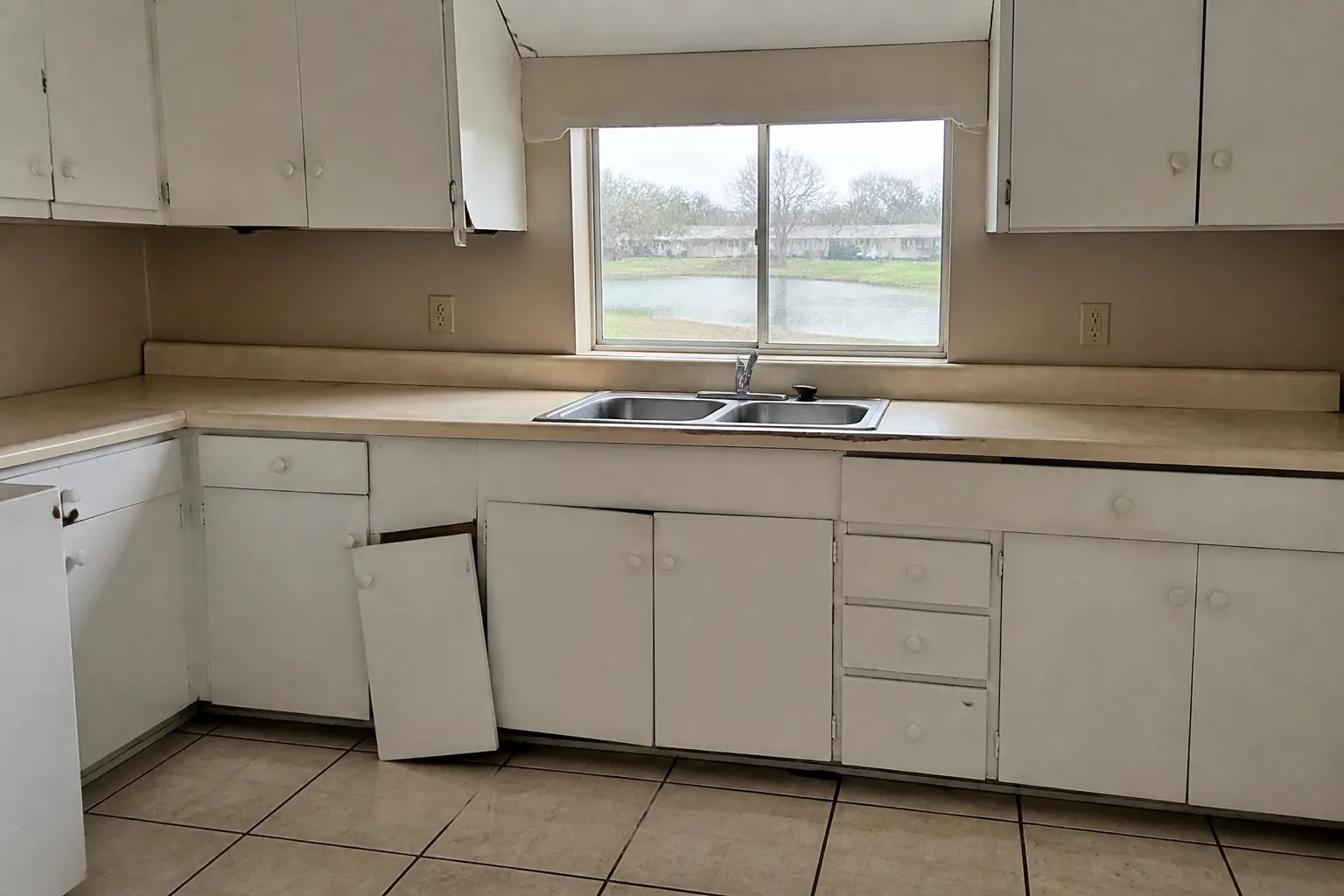 Winter Haven FL kitchen with humidity-damaged cabinets before kitchen remodeling